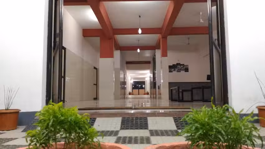 धोनी कास्टल