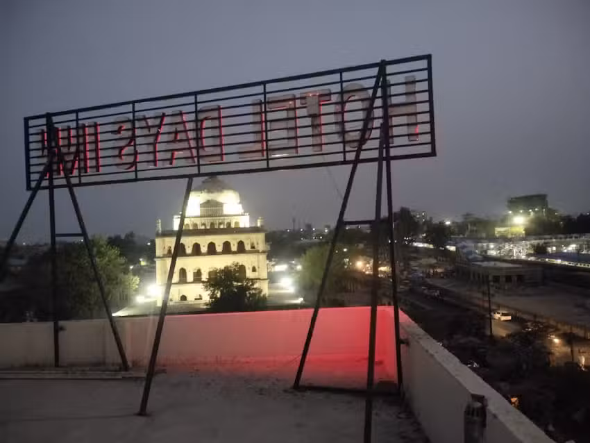 होटल डेज इन