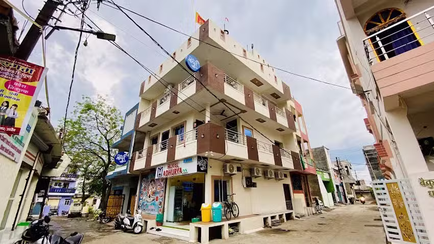 होटल माधुर्य इन