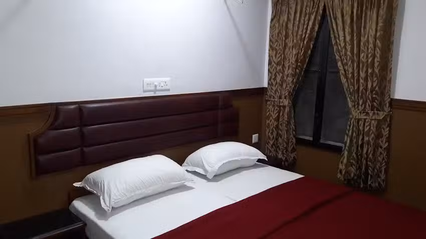 होटल मैपल रीजेंसी