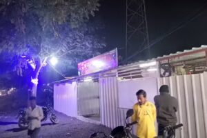 होटल मराठा तड़का वेग एंड नॉन वेग फैमिली होटल