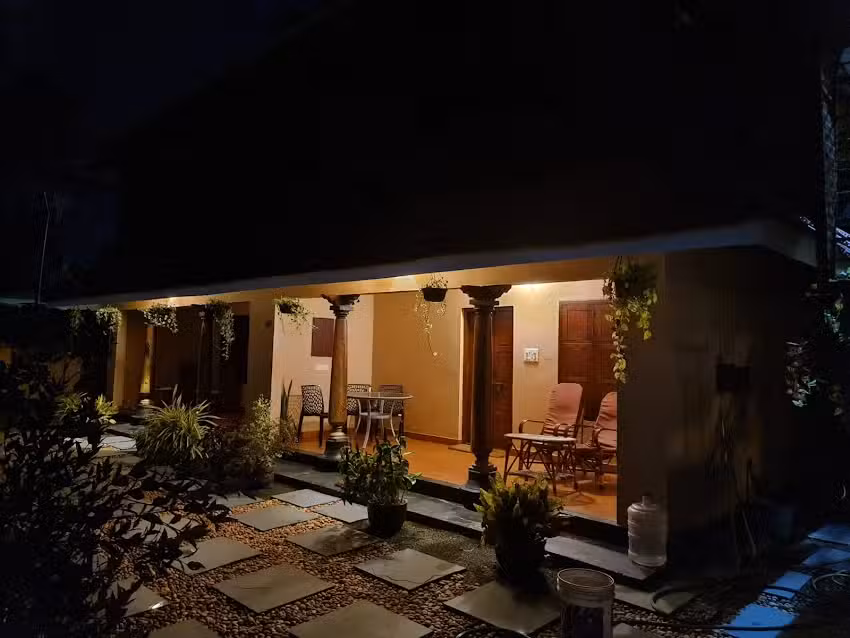 कैनाल व्यू कॉटेज