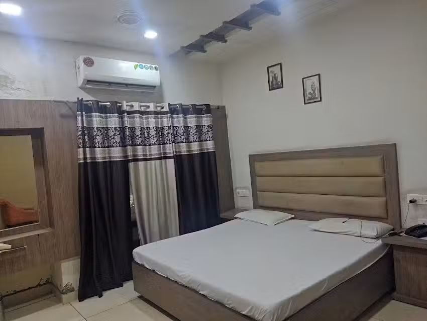 ओयो 37860 होटल बत्रा