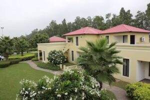 रेड हट्स रिसॉर्ट