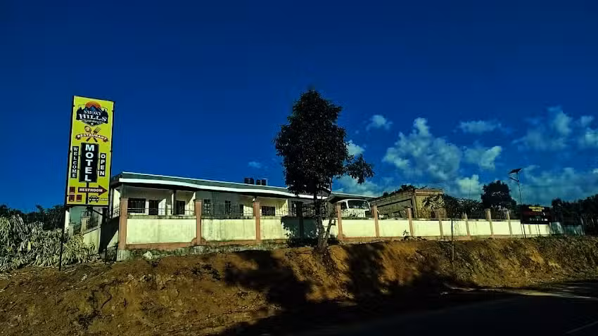 स्मोकी हिल्स मोटल