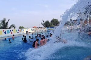 थे तलाव रिसॉर्ट